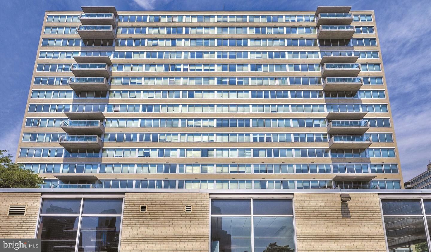 Property Photo:  2200 Benjamin Franklin Parkway N1908  PA 19130 
