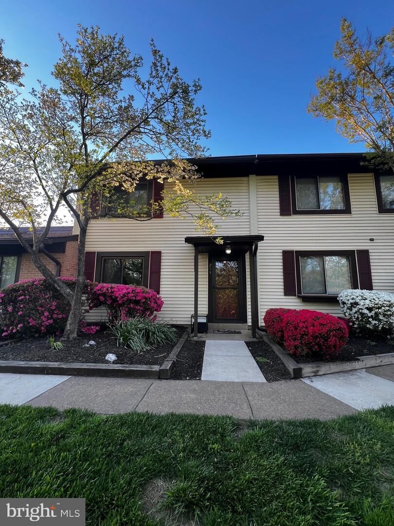 Property Photo: 2533 Fox Ridge Court VA 22192