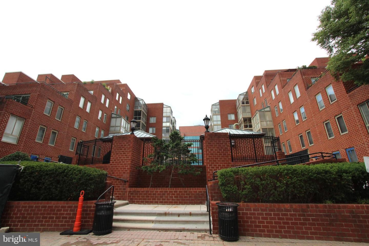 Property Photo:  1045 N Utah Street 2-210  VA 22201 