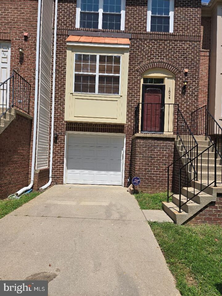 Property Photo: 1824 Barrington Court MD 20721