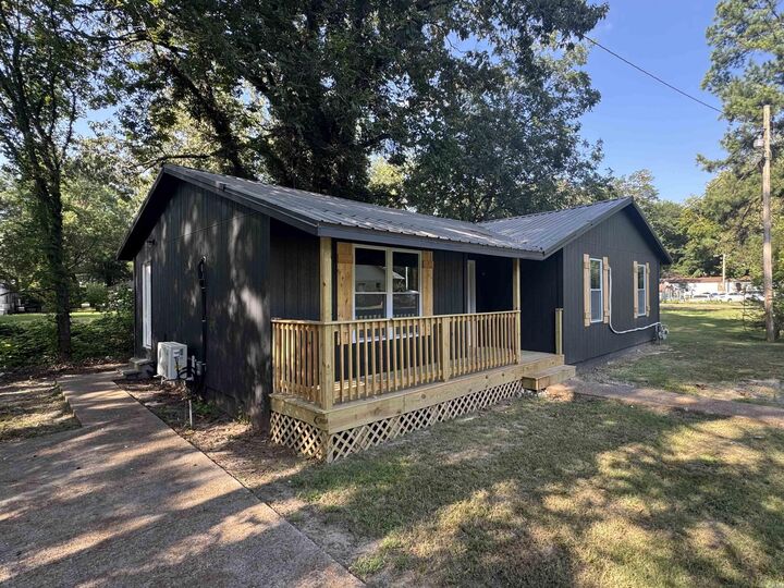 Property Photo:  220 W Morris Ave  AR 72396 