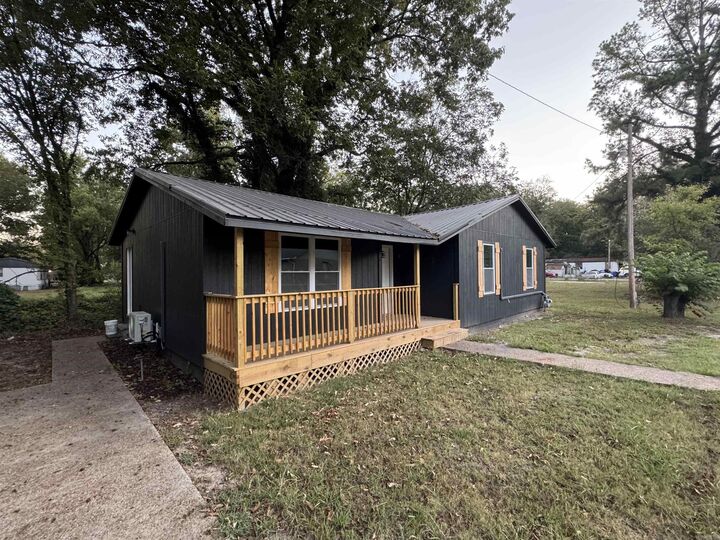 Property Photo:  220 W Morris Ave  AR 72396 