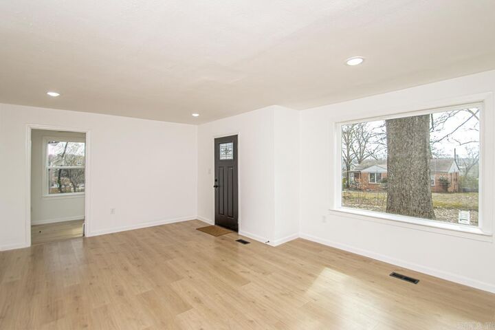 Property Photo: 4816 W 30th Street AR 72204