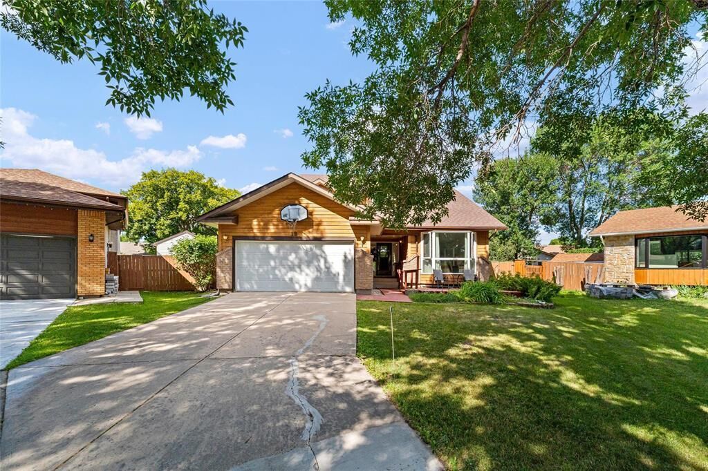 Property Photo:  19 Cunard Place  MB R3T 5M1 