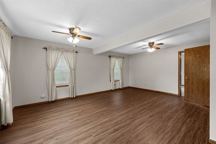 Property Photo:  5504 Tower Terrace Road NE  IA 52411 