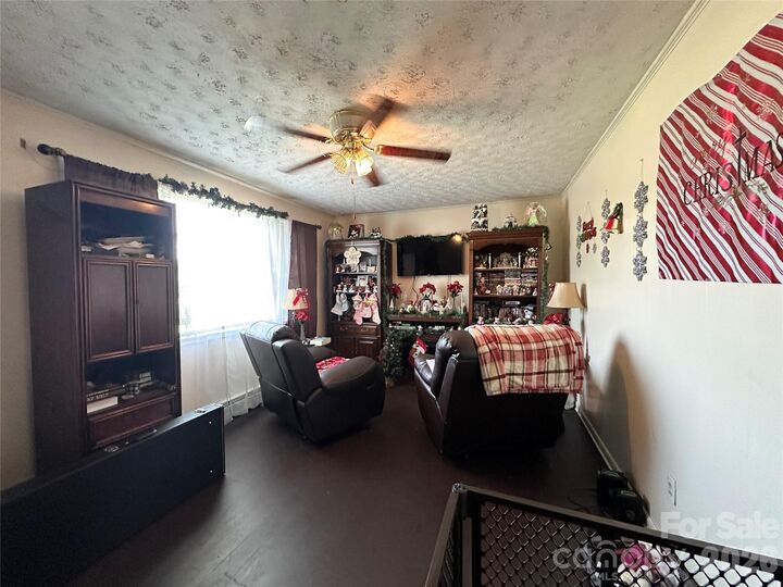 Property Photo: 2687 Ellis Deal Avenue NC 28690