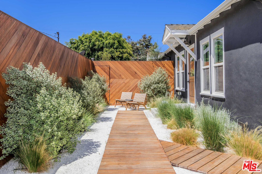 Property Photo: 326 4th Ave, Unit B CA 90291