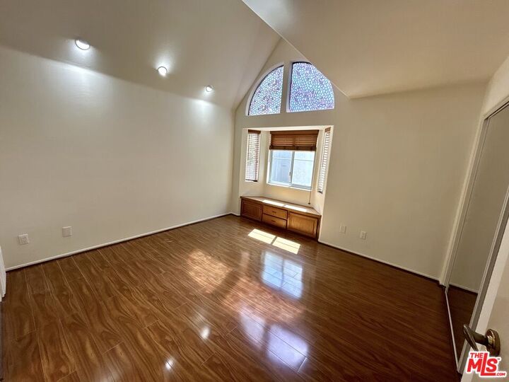 Property Photo: 5145 Yarmouth Ave, Unit 25 CA 91316