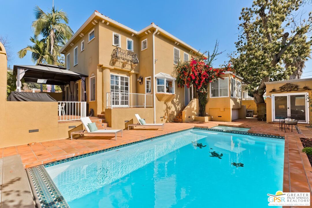 Property Photo:  404 E Randolph St  CA 91207 