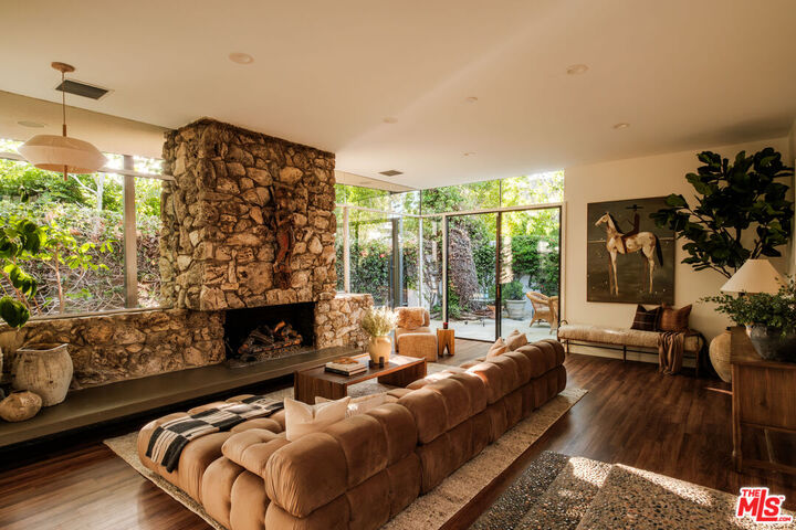 Property Photo:  1151 Angelo Dr  CA 90210 