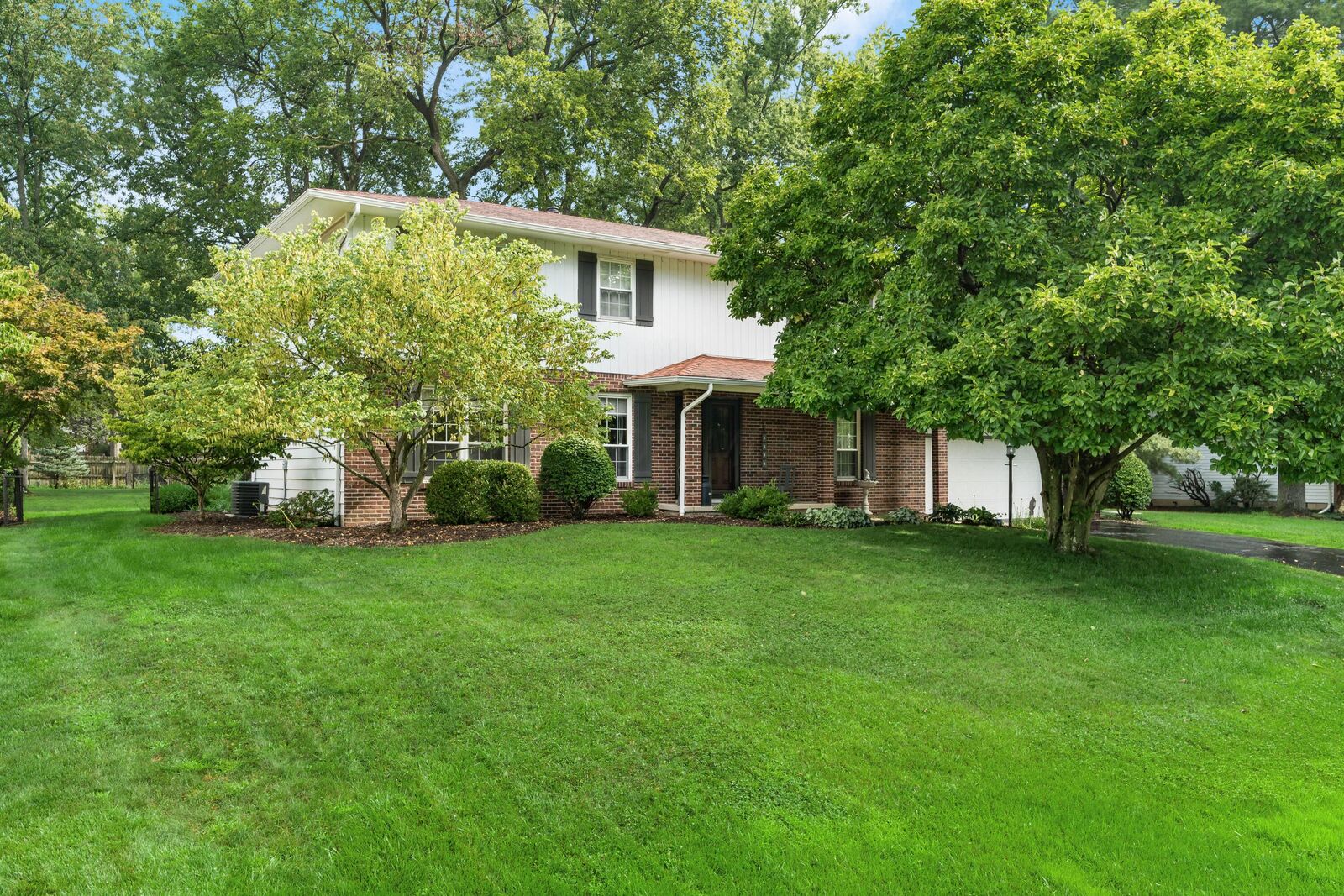 Property Photo: 5568 Naiche Road OH 43213