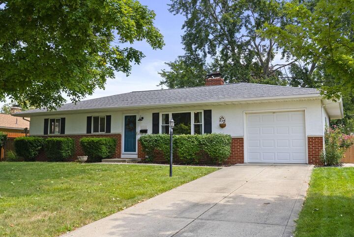 Property Photo:  5566 Sandalwood Boulevard  OH 43229 