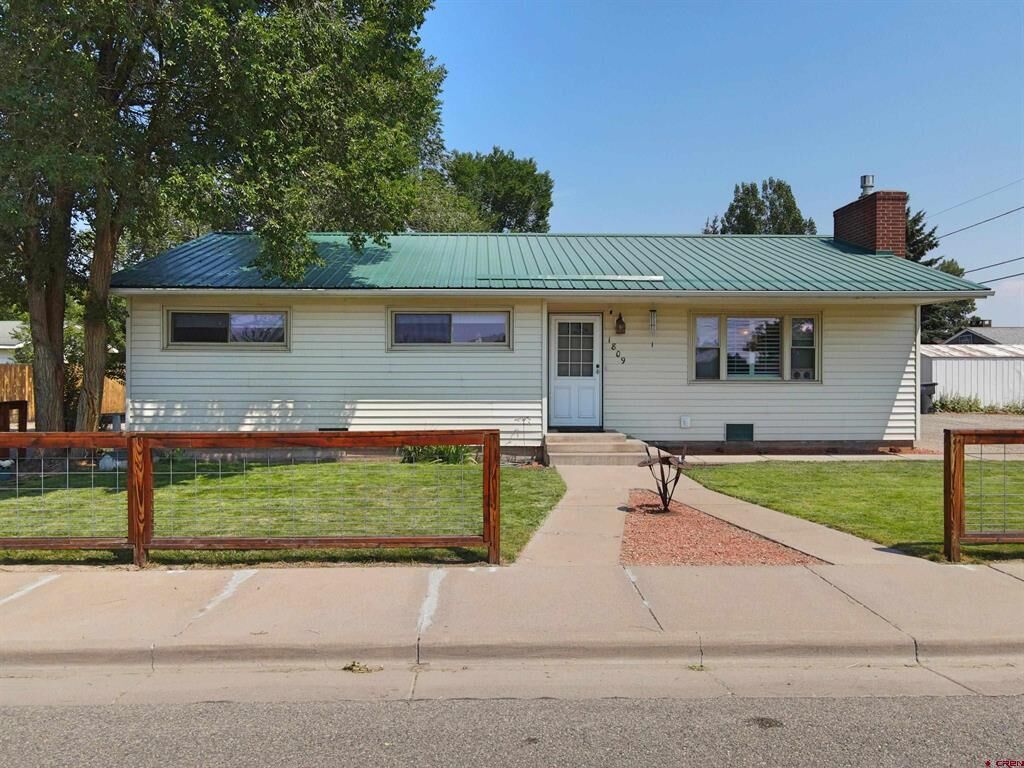 Property Photo: 1809 Franklin Street CO 81101