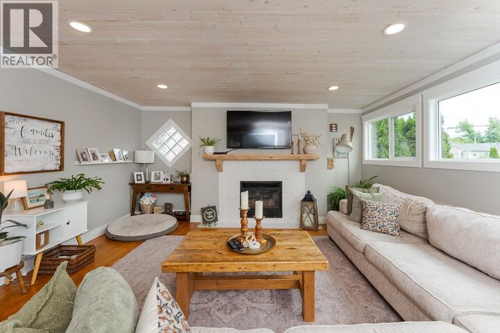 Property Photo: 1576 Hemlock Street BC V2L 1H9