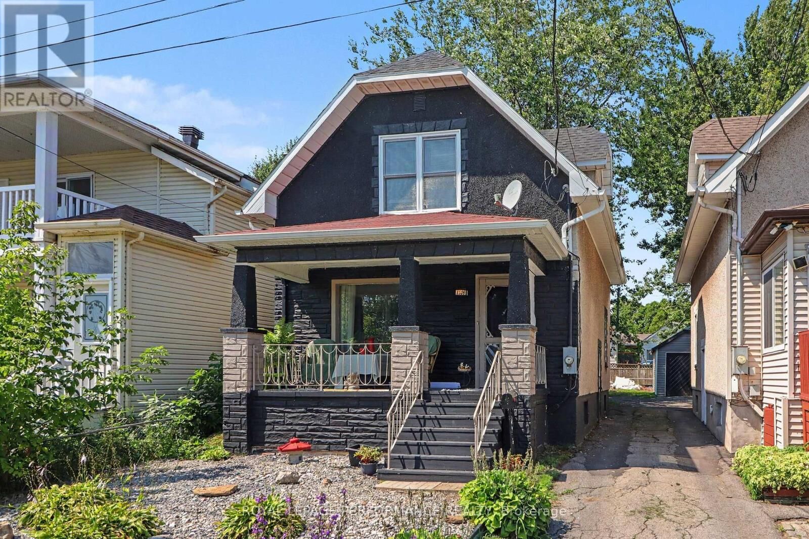 Property Photo:  1304 Montreal Road  ON K6H 1E5 