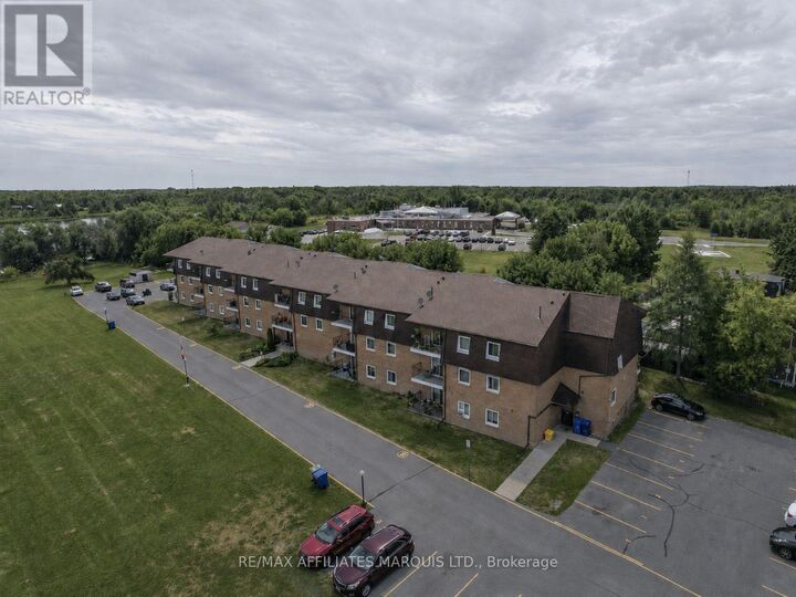 Property Photo:  220 Kenyon Street West 302  ON K0C 1A0 