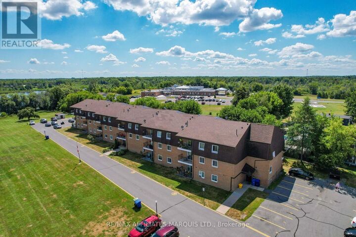 Property Photo: 220 Kenyon Street West 302 ON K0C 1A0