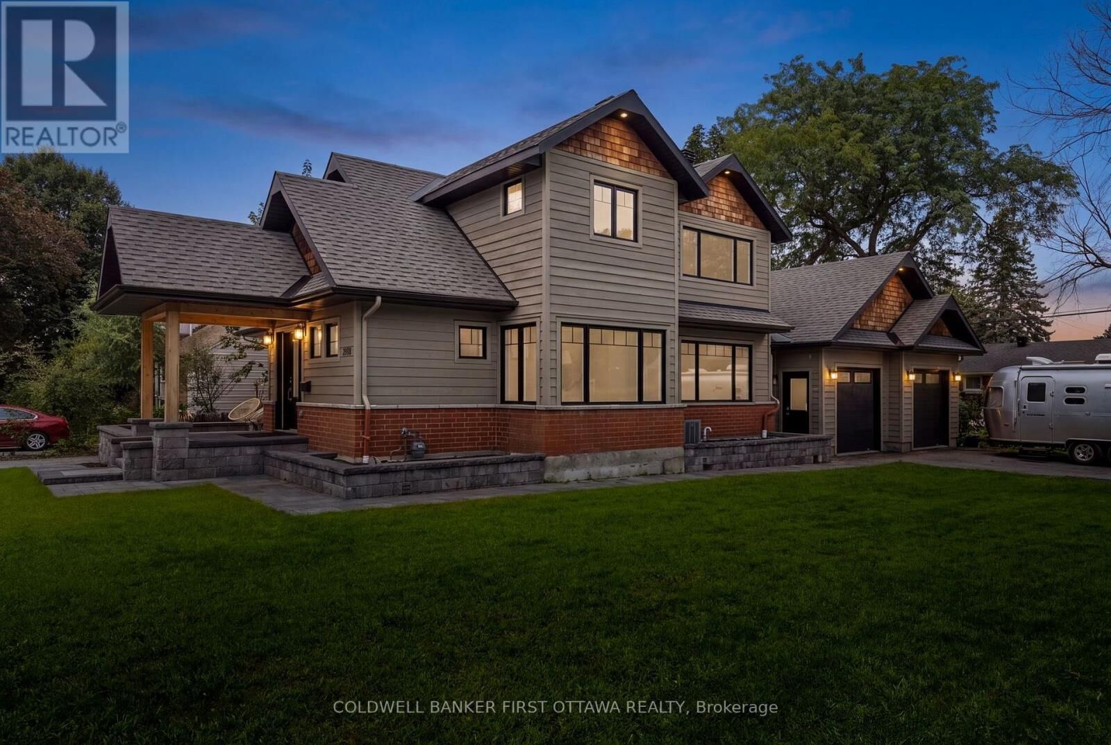 Property Photo: 199 Mountbatten Avenue ON K1H 5V6