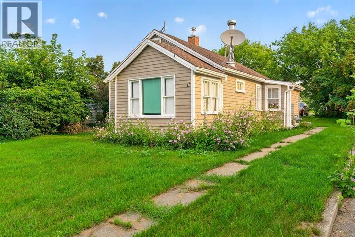 Property Photo:  11216 106 Ave Avenue  AB T0H 0B4 