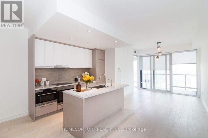Property Photo:  488 University Avenue 4703  ON M5G 0C1 