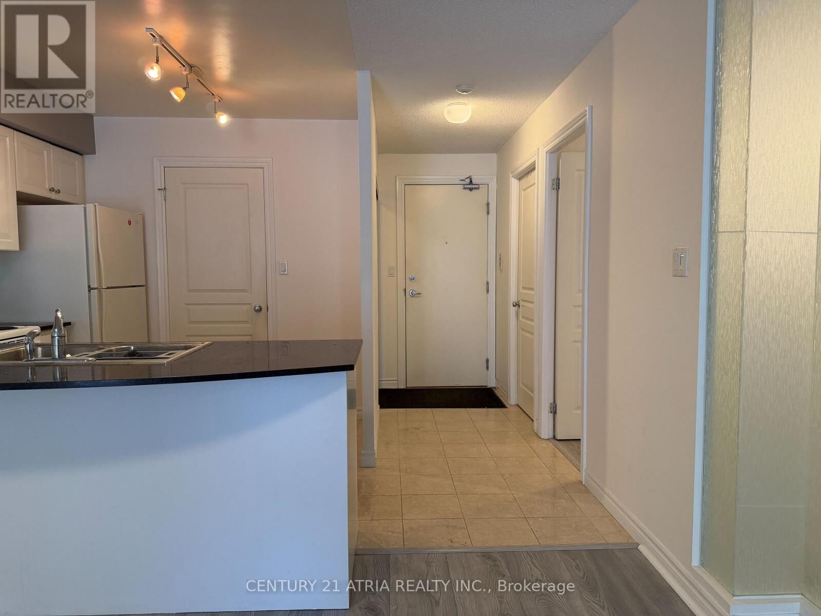 Property Photo: 801 Bay Street 602 ON M5S 1Y9