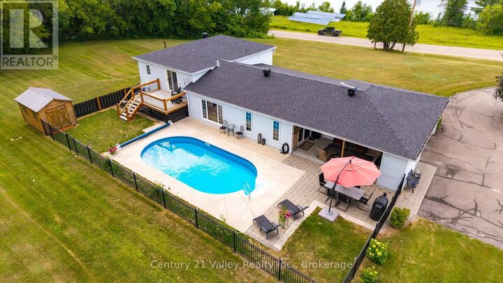 Property Photo: 406 Water Street ON K0J 1T0