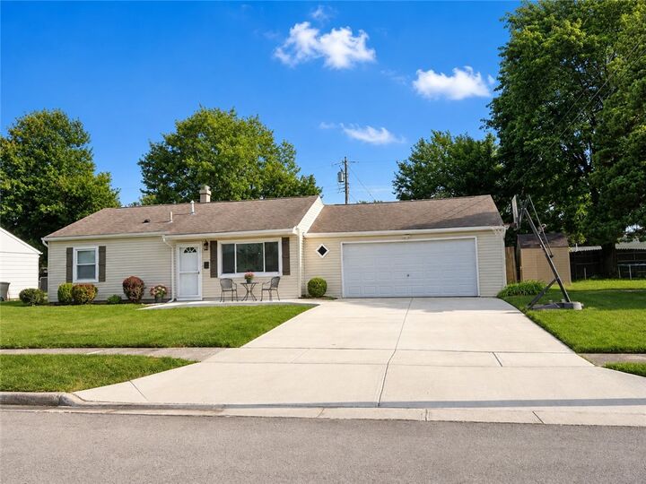 Property Photo: 814 Bristol Drive OH 45377