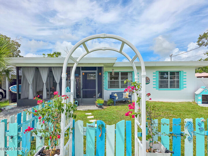 Property Photo:  926 Fernald Street  FL 32132 