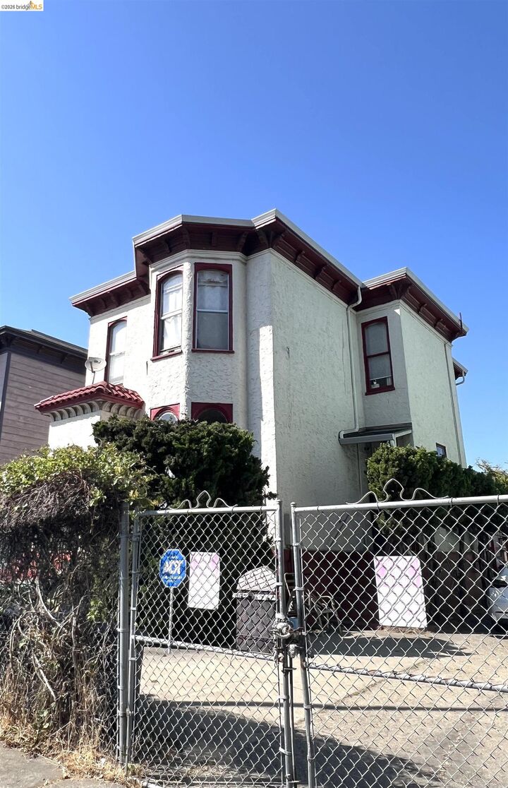 Property Photo:  684 18th Street  CA 94612 