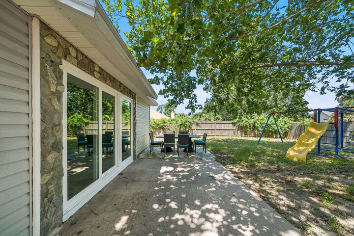 Property Photo: 410 Otto Lane FL 32408