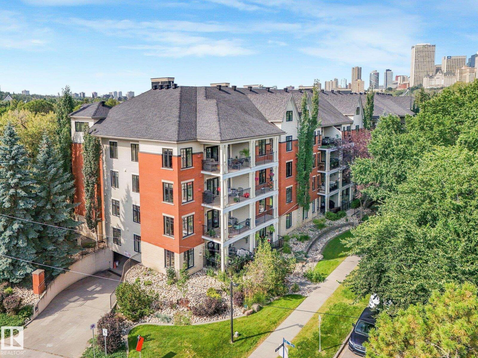 Property Photo: 9811 96A Street NW 302 AB T6A 4A4