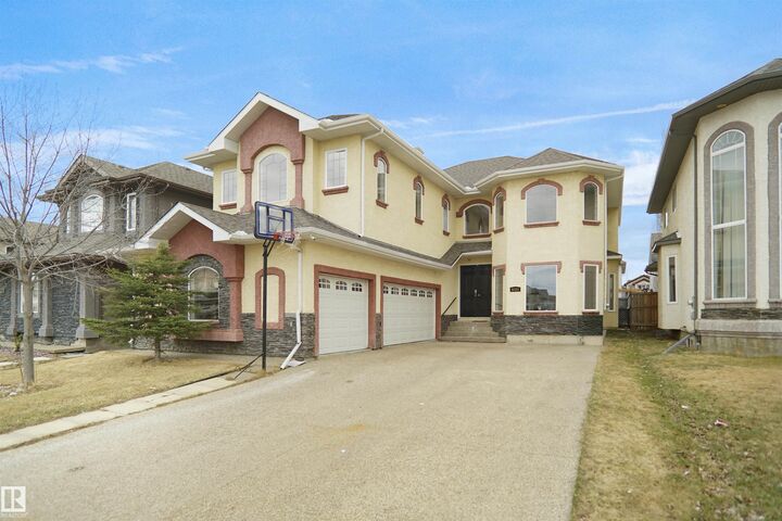 6823 18 Avenue SW — photo 1