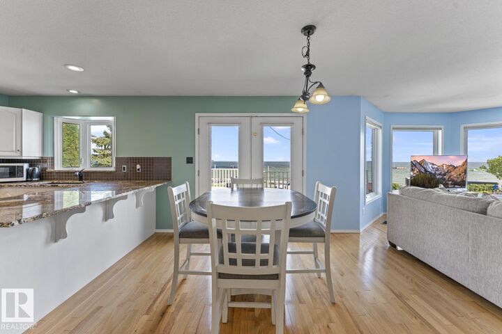 Property Photo: 1805 1 Avenue AB T9M 1B5