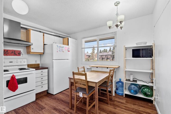 Property Photo:  2730 105 Street NW  AB T6J 4J3 