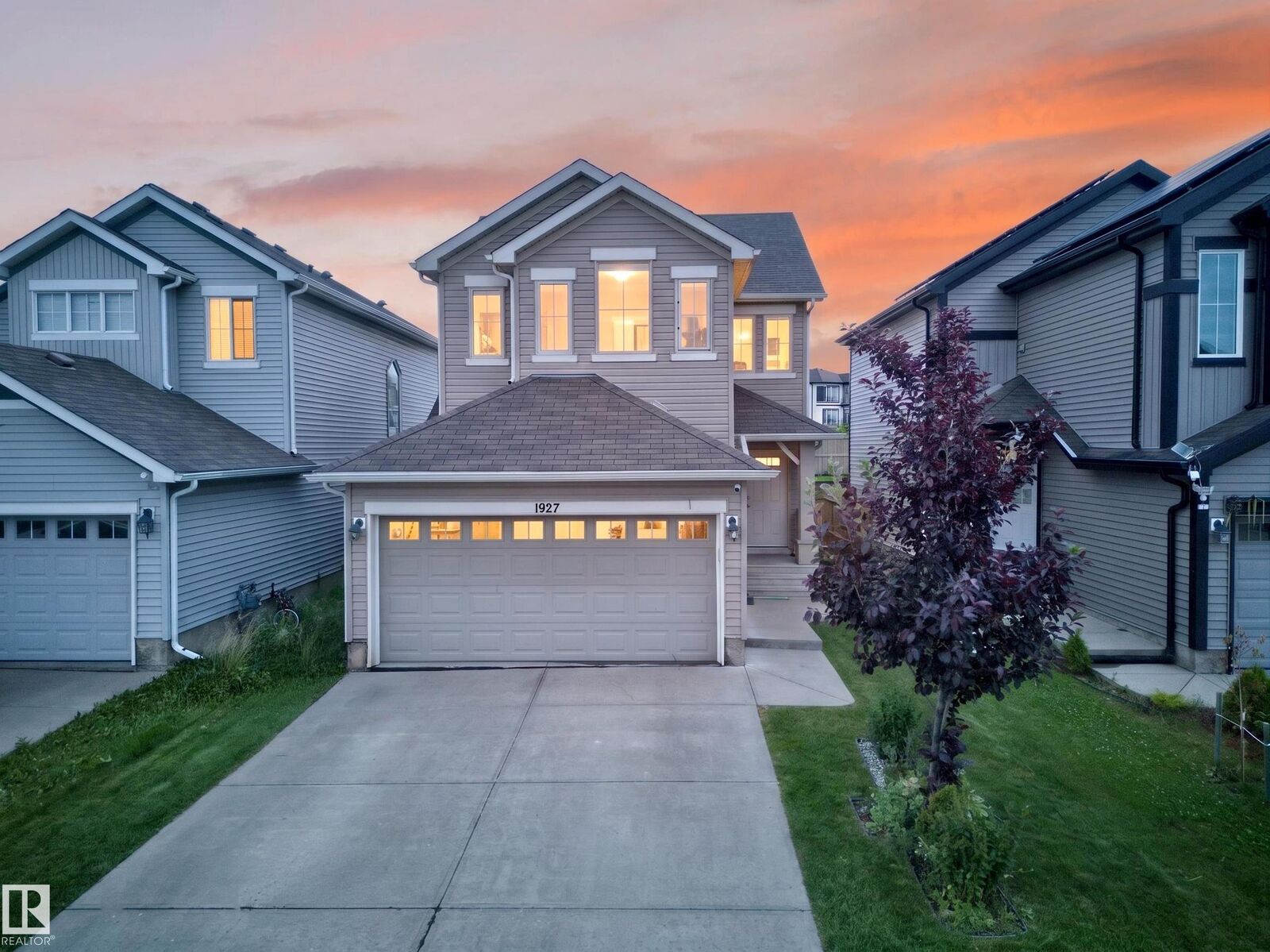 Property Photo:  1927 51 Street SW  AB T6X 1Y4 