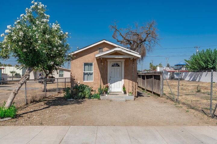 Property Photo:  718 Nebraska Avenue  CA 93638 