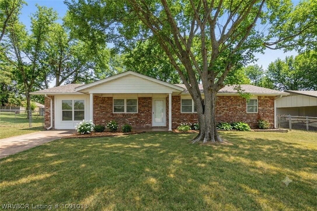 Property Photo: 617 Harriet Street OK 74955