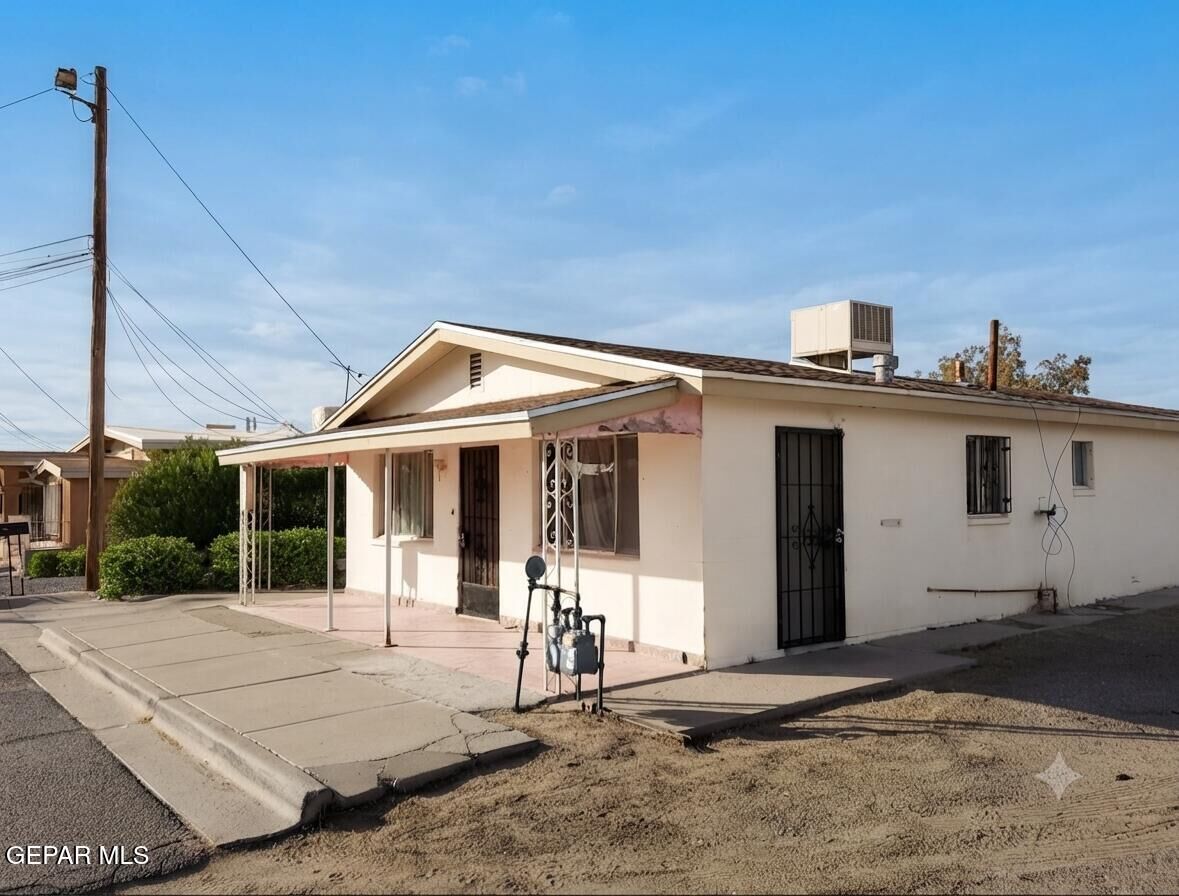 Property Photo:  708 E Washington Street  TX 79821 
