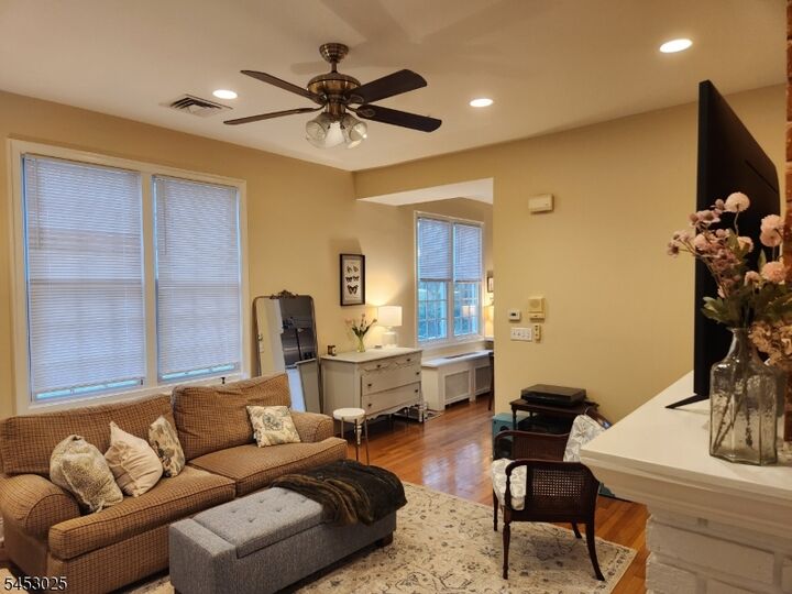 Property Photo:  19 Western Ave 1  NJ 07960 