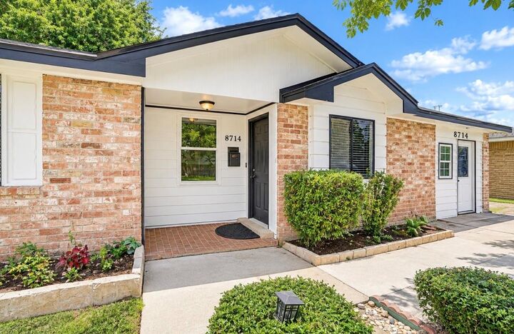 Property Photo: 8714 Amblewood Drive TX 77099