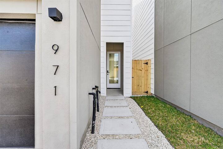 Property Photo: 973 Highland Light Lane TX 77091