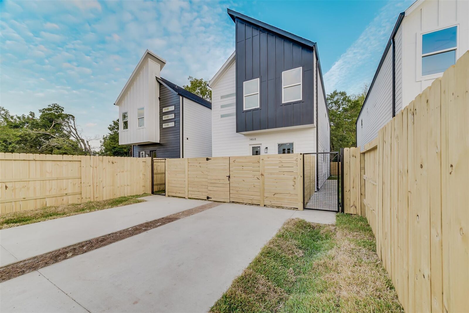 Property Photo: 2120 Creston Drive A/B TX 77026