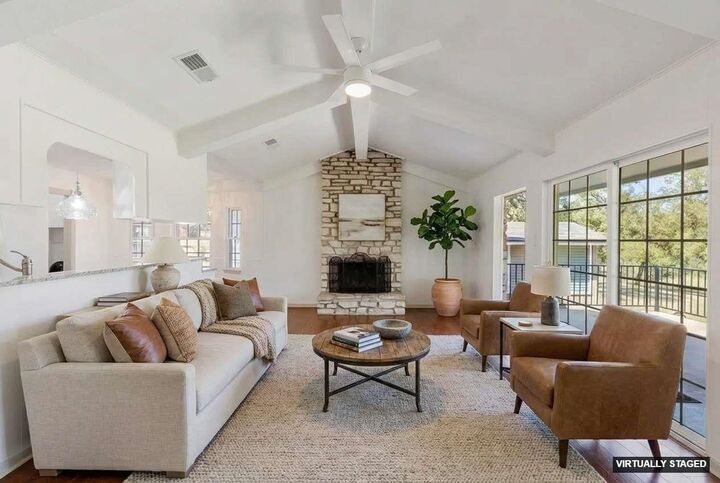 Property Photo: 142 Lakeshore Dr TX 78657