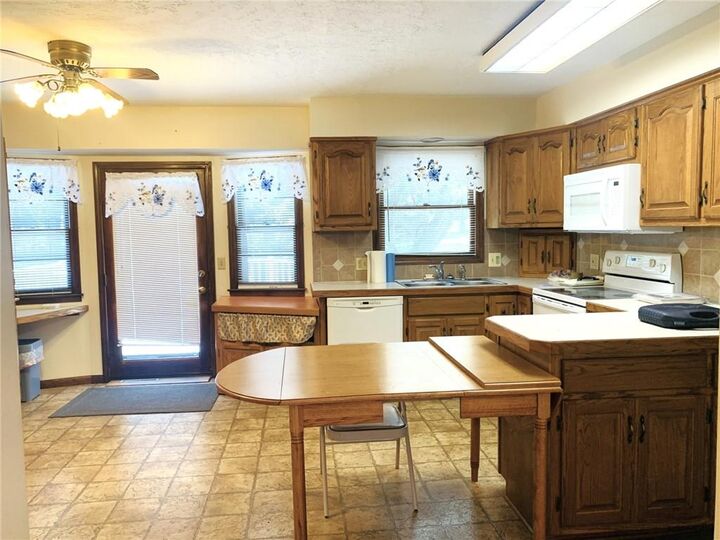 Property Photo: 1705 NW Willow Circle MO 64014