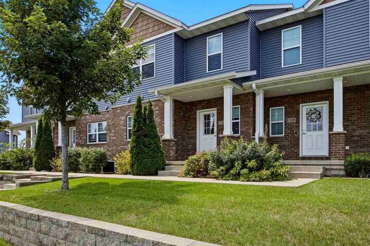 Property Photo:  1110 Ivy Ln  IA 52317 