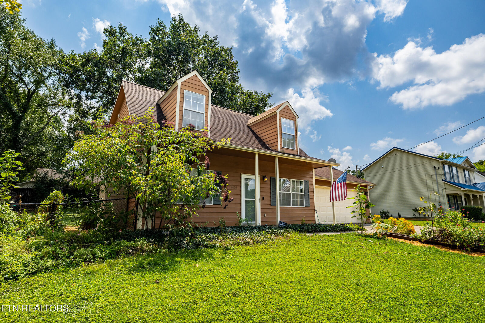 Property Photo: 2403 Crestpark Rd TN 37912