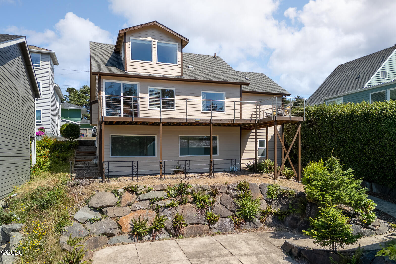 Property Photo:  860 SW 10th Street  OR 97367 