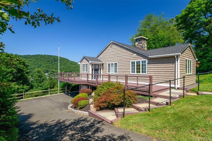 Property Photo:  36 Sunset New Fairfield, Ct Trail  NY 06812 
