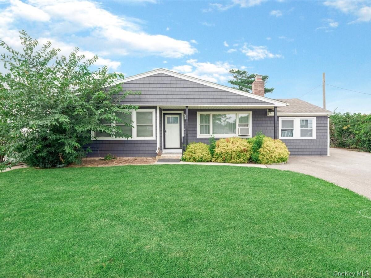Property Photo: 14 Lois Lane NY 11735