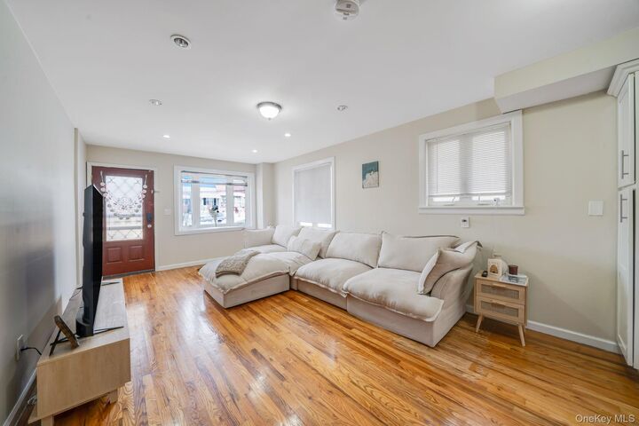 Property Photo:  2858 Sampson Avenue  NY 10465 